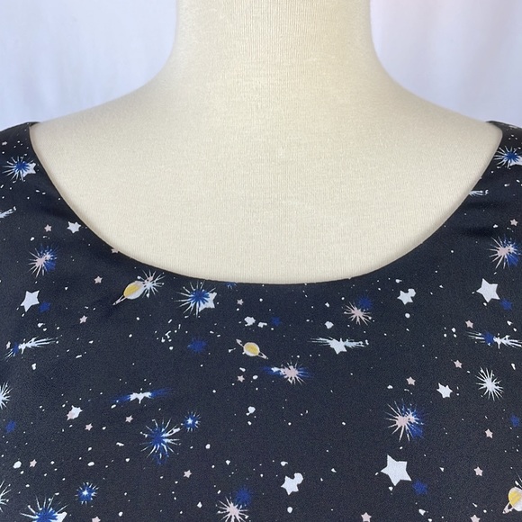 BCBGeneration Black Short Sleeve Dress with Open Back and Pockets - Size 4 - Picture 4 of 17